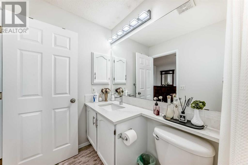 Single Family House Bi-level for Sale in  Citadel Way NW Citadel Calgary 