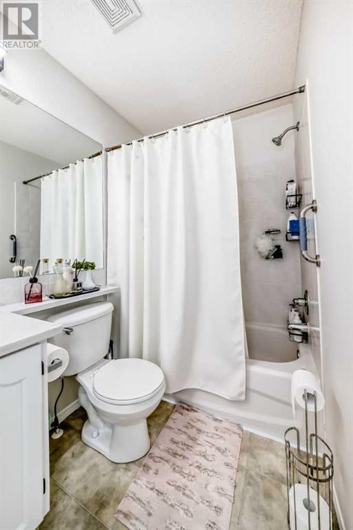 Single Family House Bi-level for Sale in  Citadel Way NW Citadel Calgary 