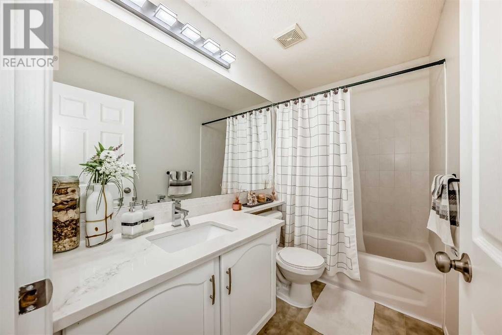 Single Family House Bi-level for Sale in  Citadel Way NW Citadel Calgary 