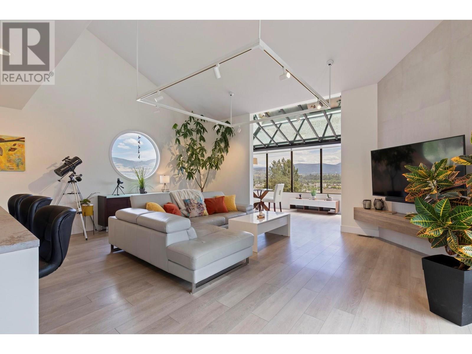  2266 Omineca Place, Kelowna