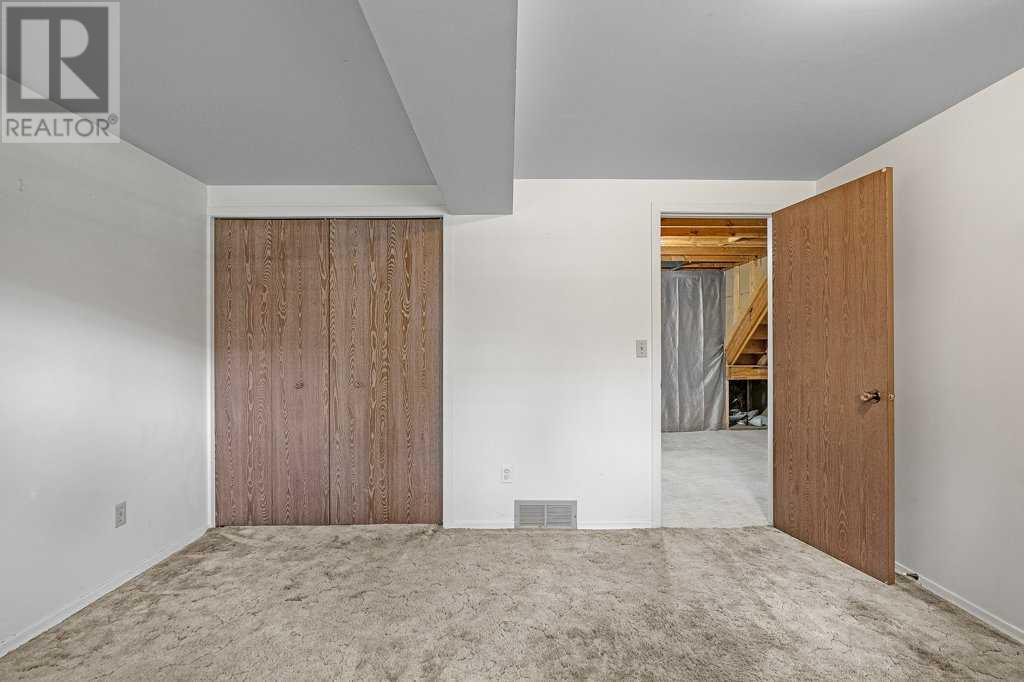 Single Family House Bungalow for Sale in  Berkley Road NW Beddington Heights Calgary 