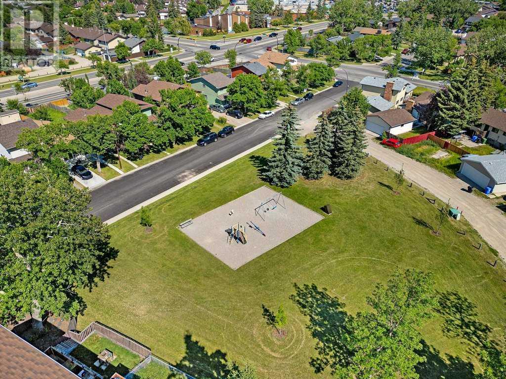 Single Family House Bungalow for Sale in  Berkley Road NW Beddington Heights Calgary 