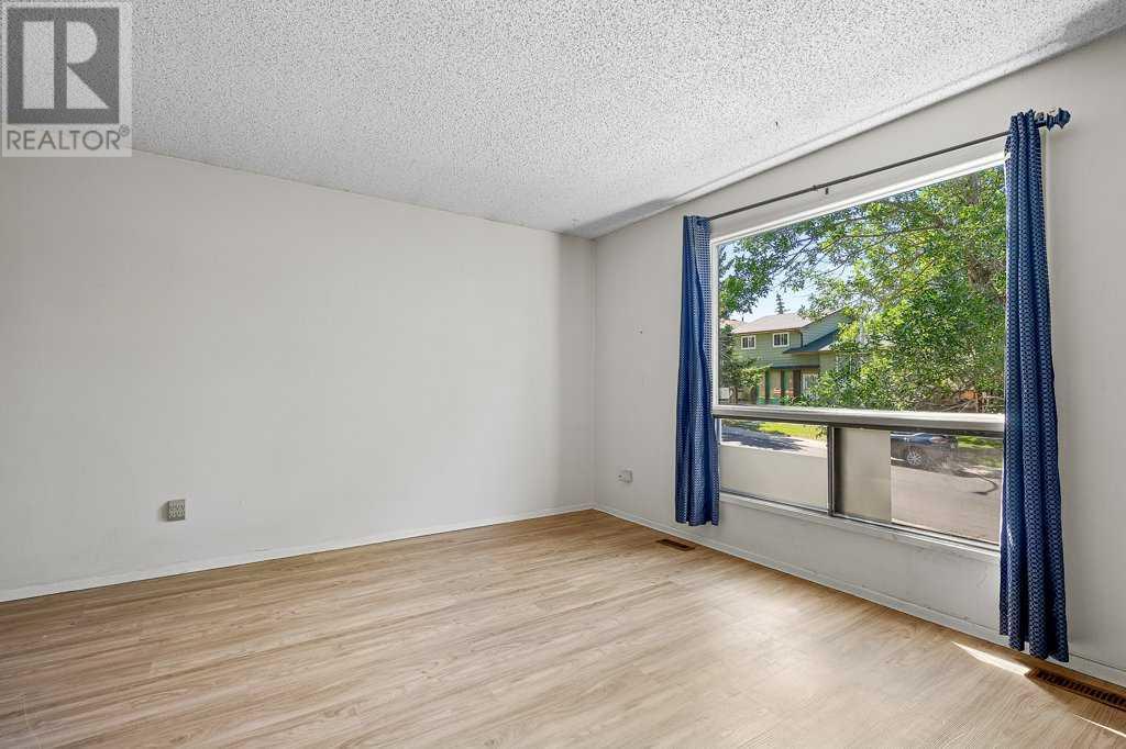 Single Family House Bungalow for Sale in  Berkley Road NW Beddington Heights Calgary 
