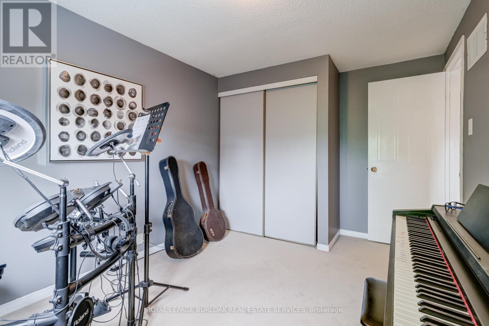 Photo 30 of 2055 Hunters Wood Drive, Burlington ON