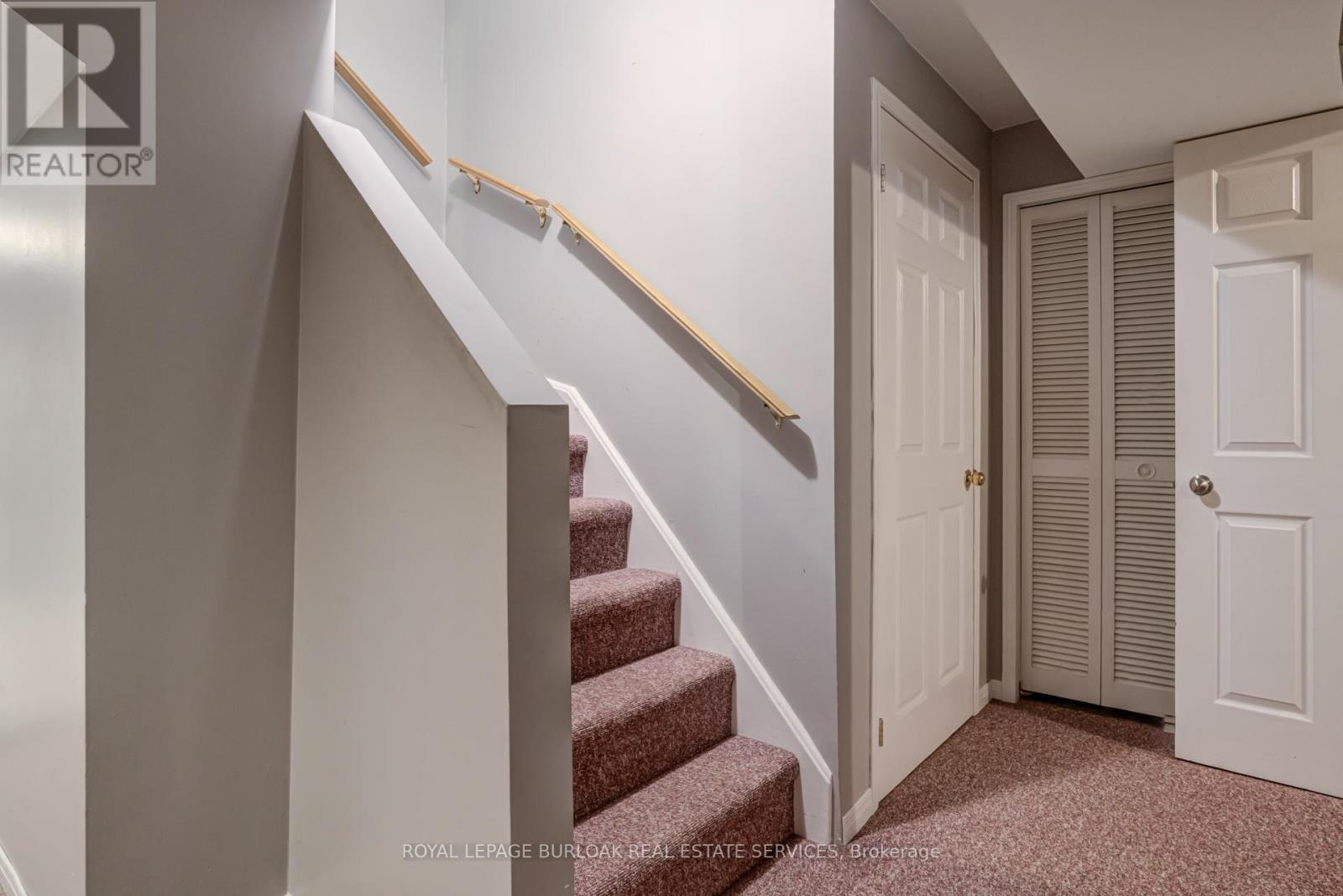 Photo 36 of 2055 Hunters Wood Drive, Burlington ON