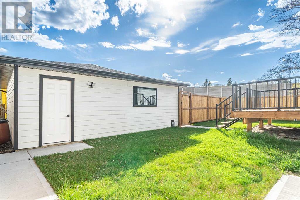 Single Family House 4 Level for Sale in  Westview Drive SW Westgate Calgary 