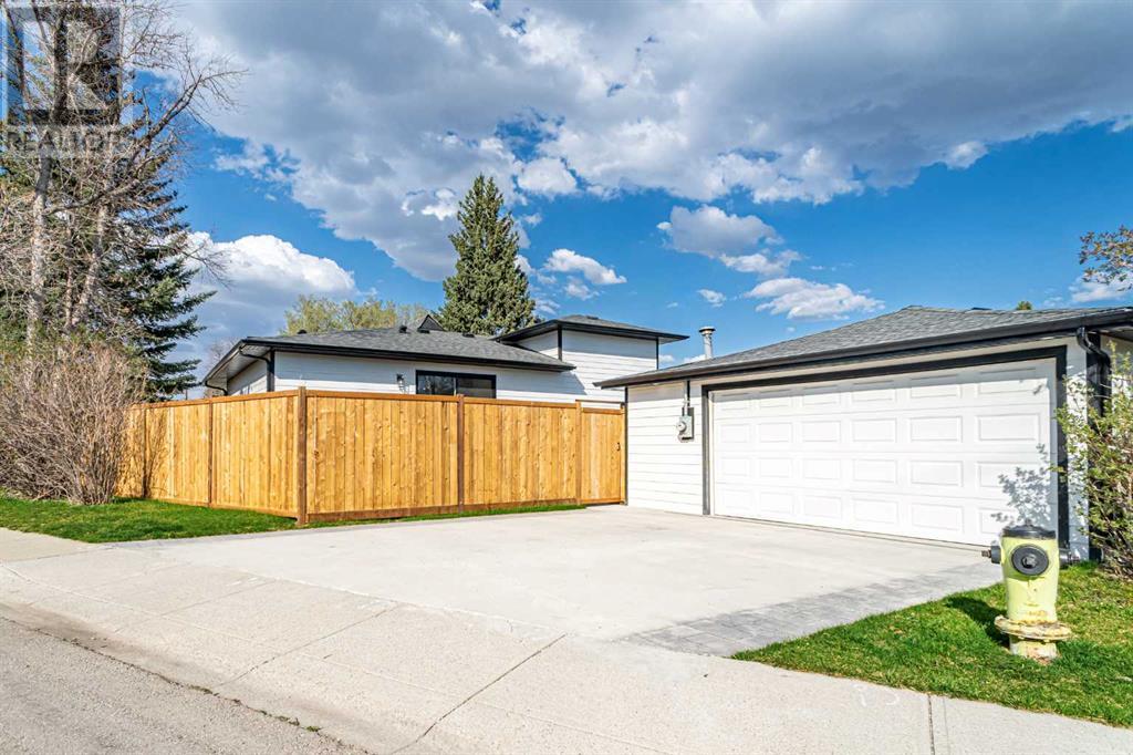 Single Family House 4 Level for Sale in  Westview Drive SW Westgate Calgary 