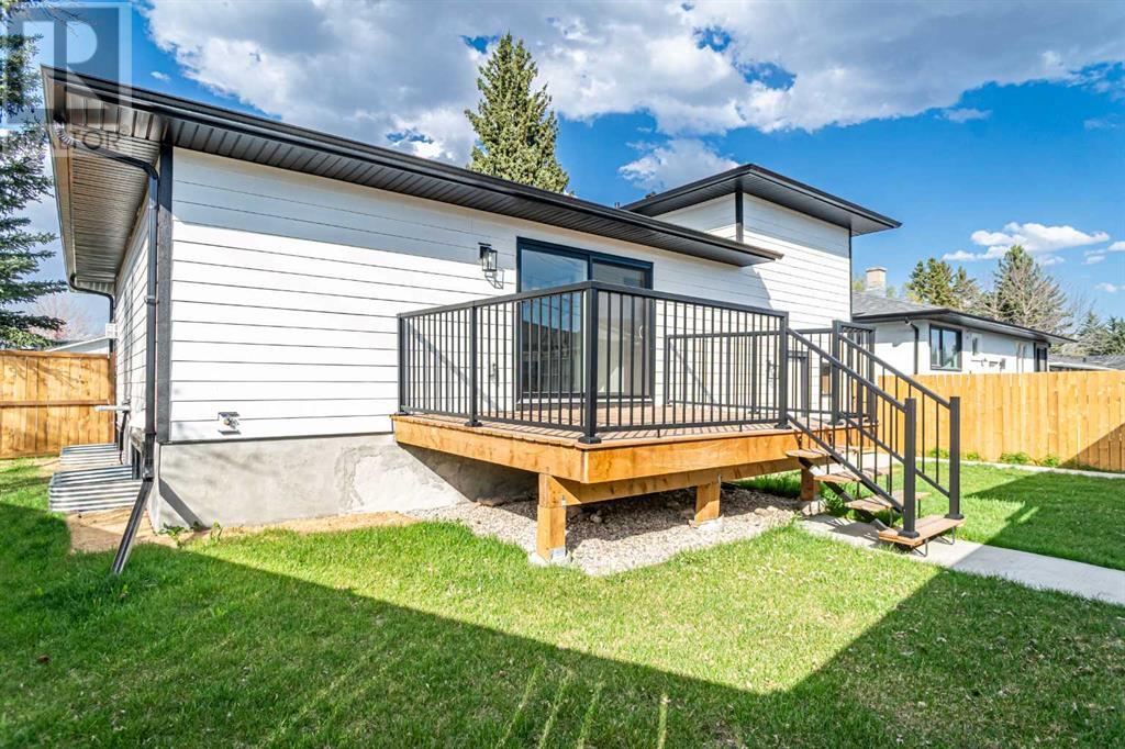 Single Family House 4 Level for Sale in  Westview Drive SW Westgate Calgary 