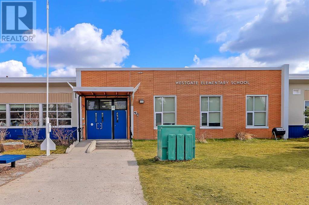 Single Family House 4 Level for Sale in  Westview Drive SW Westgate Calgary 