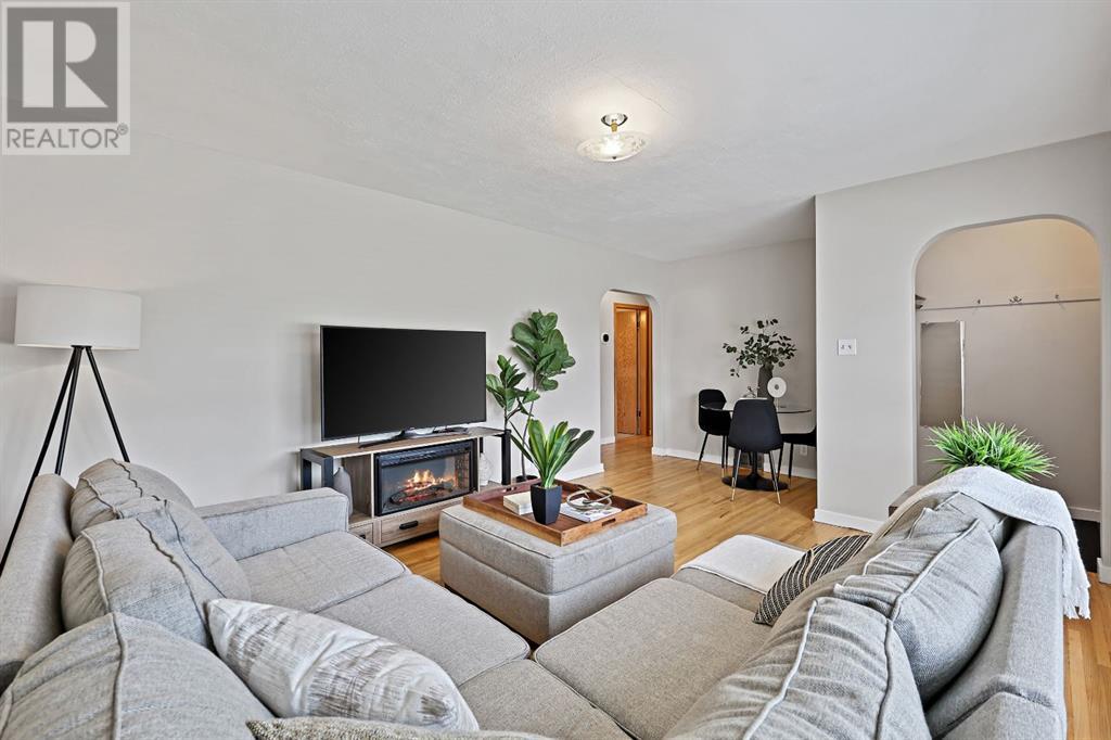 Single Family House Bungalow for Sale in  Glencastle Street SW Glendale Calgary 