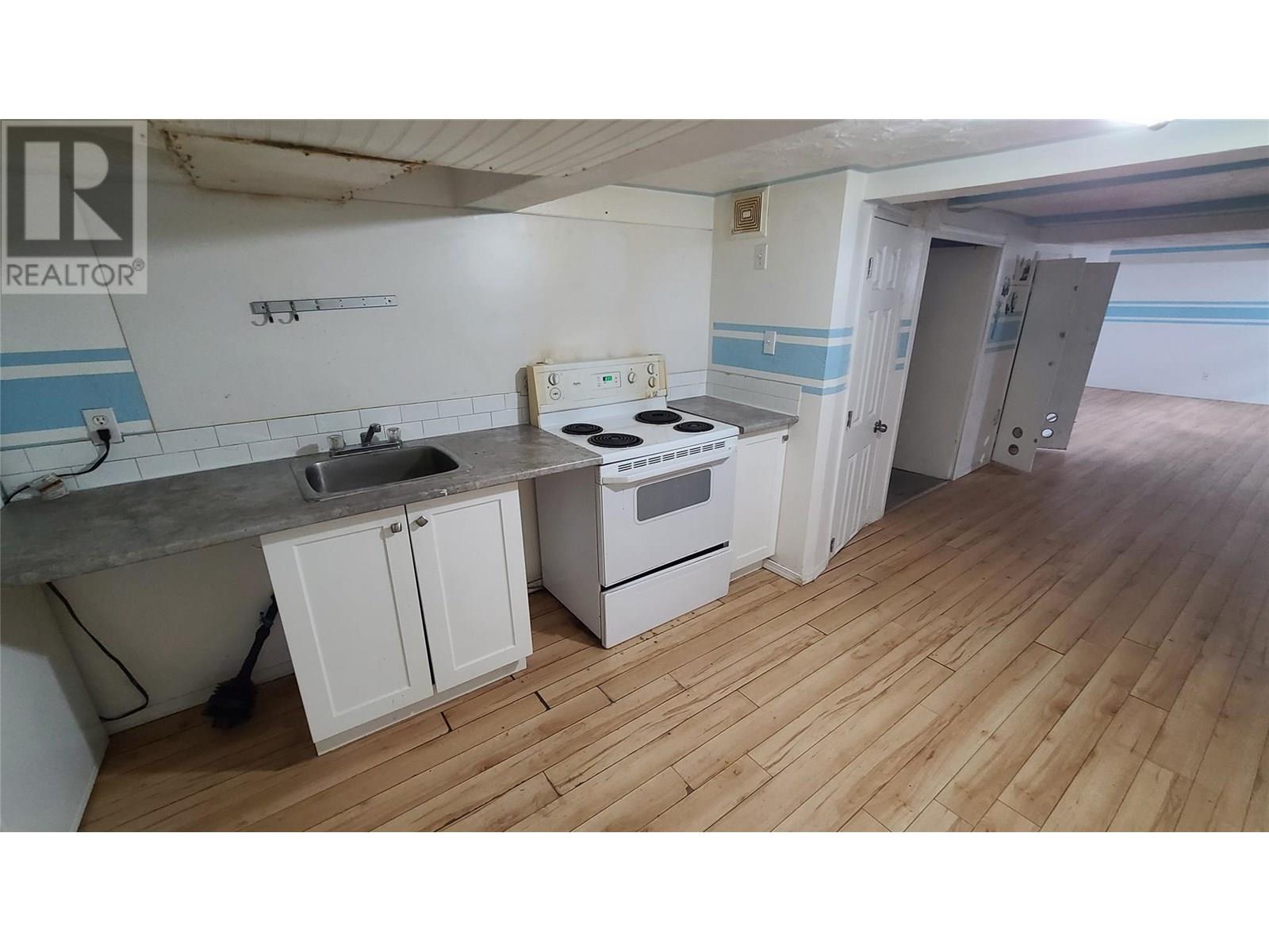  6348 Kootenay Street Street, Oliver