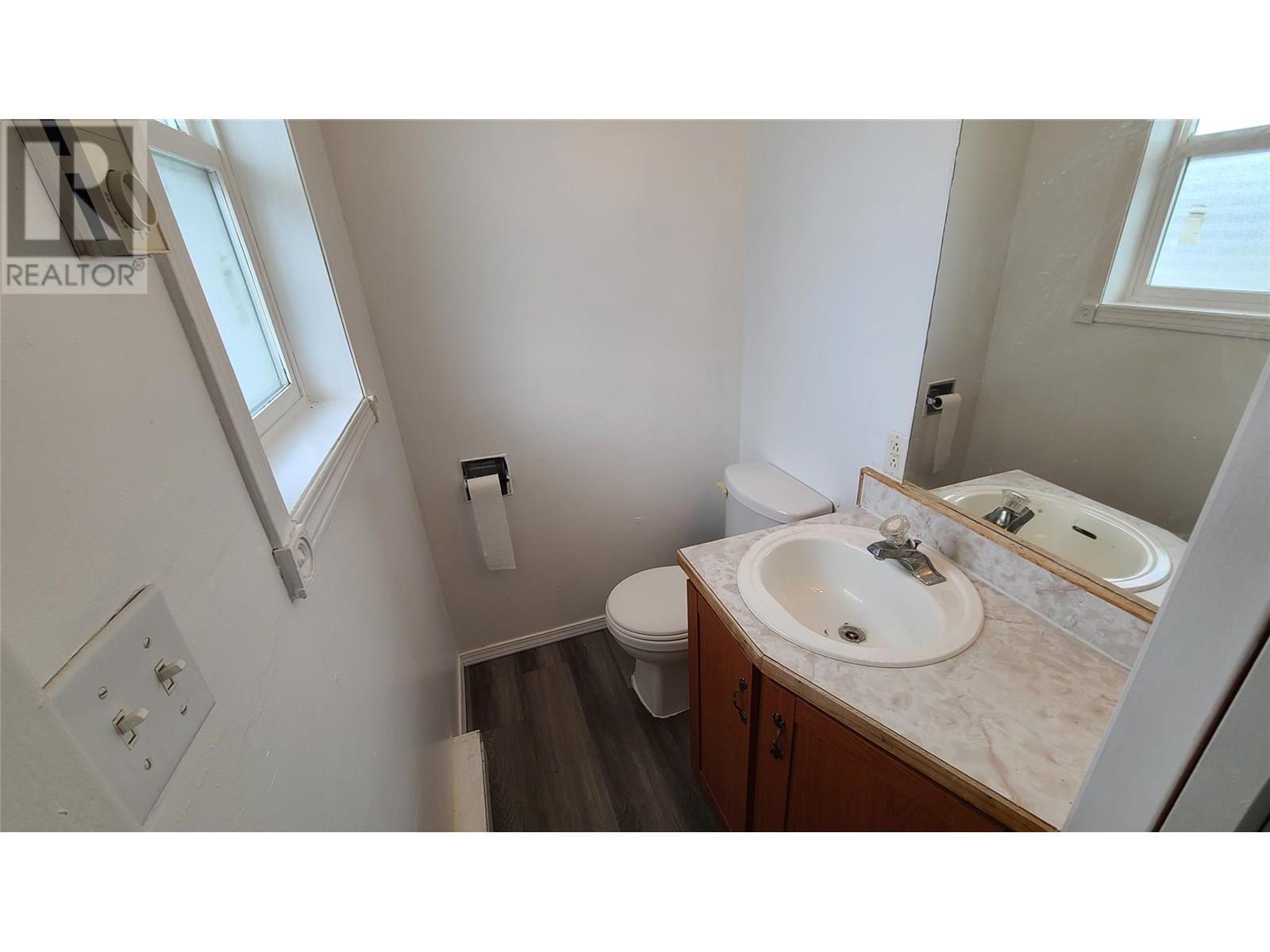  6348 Kootenay Street Street, Oliver