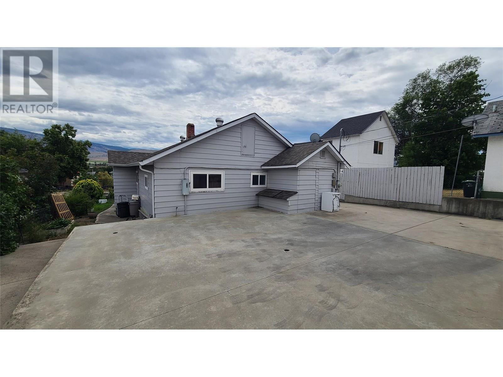  6348 Kootenay Street Street, Oliver