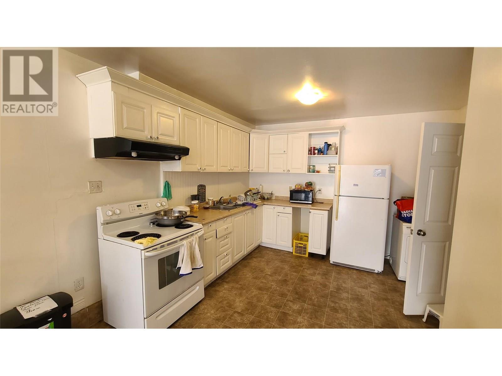  6348 Kootenay Street Street, Oliver