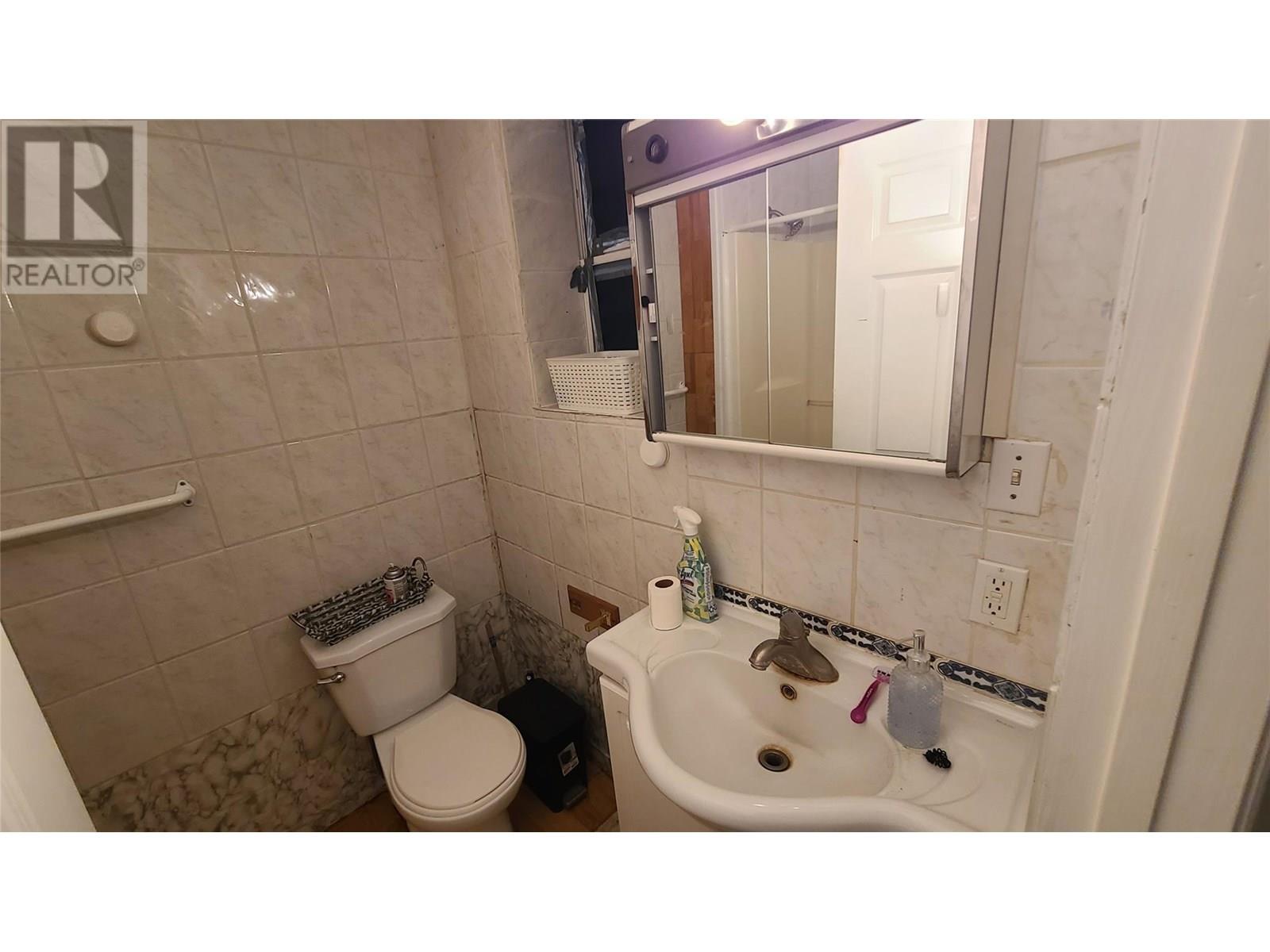  6348 Kootenay Street Street, Oliver
