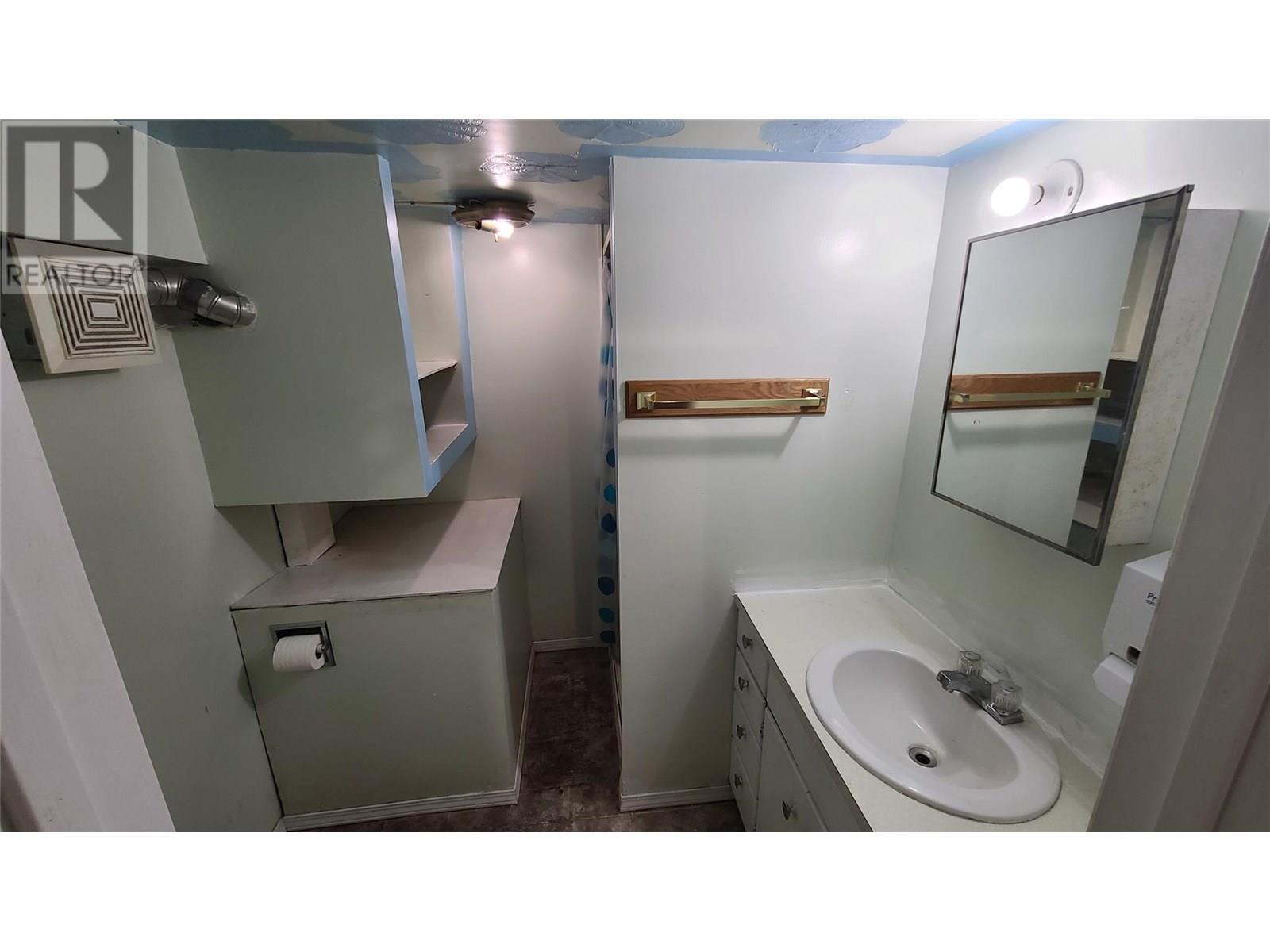  6348 Kootenay Street Street, Oliver