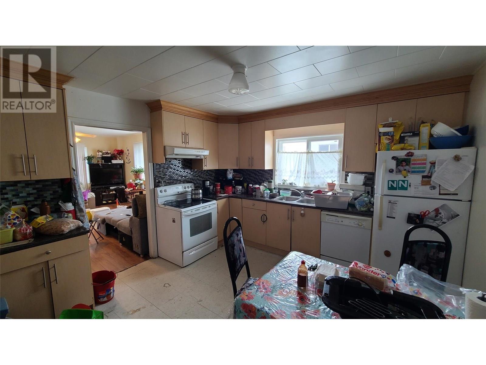  6348 Kootenay Street Street, Oliver