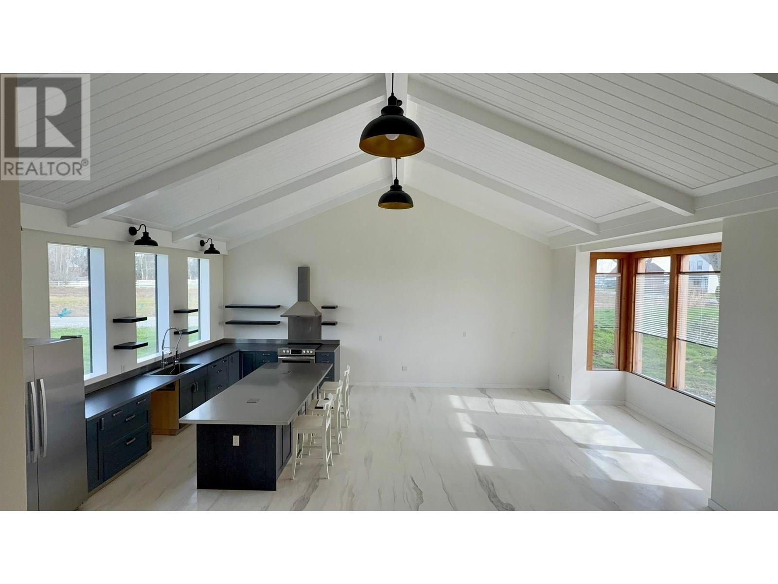 5465 34B AVENUE, Ladner