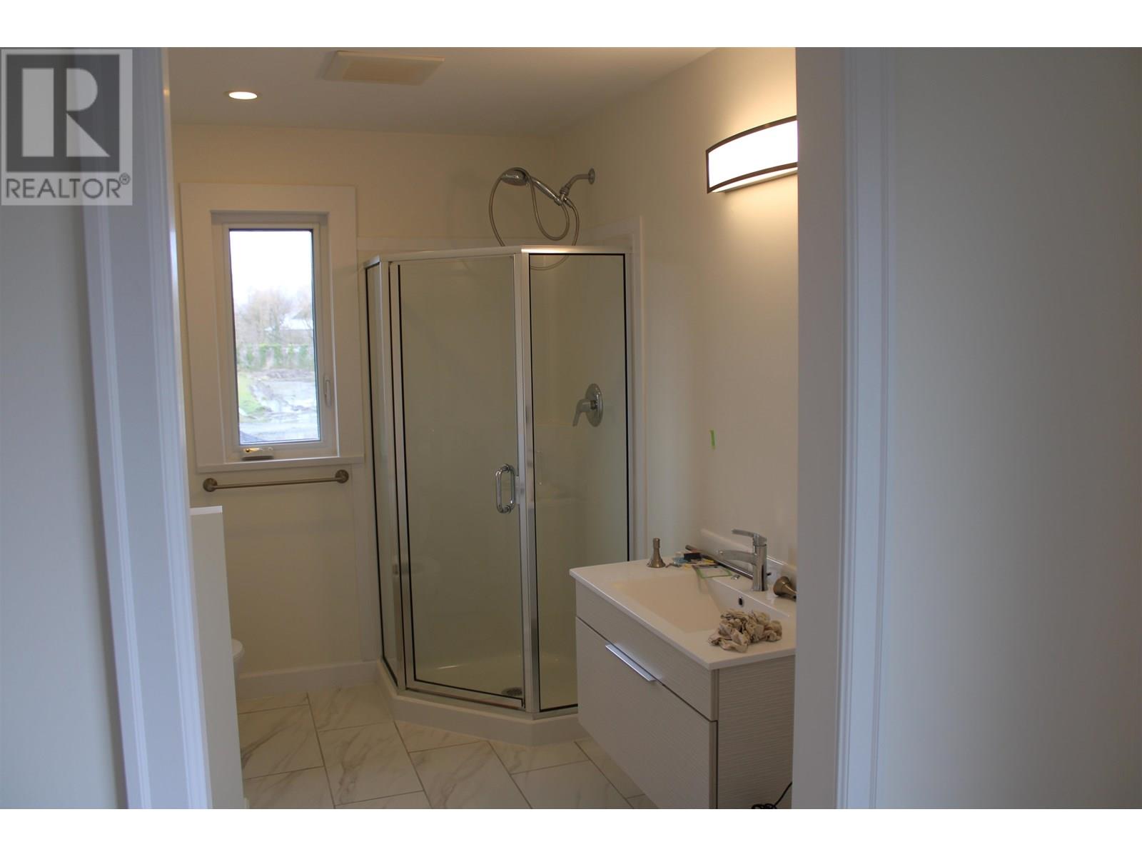 5465 34B AVENUE, Ladner