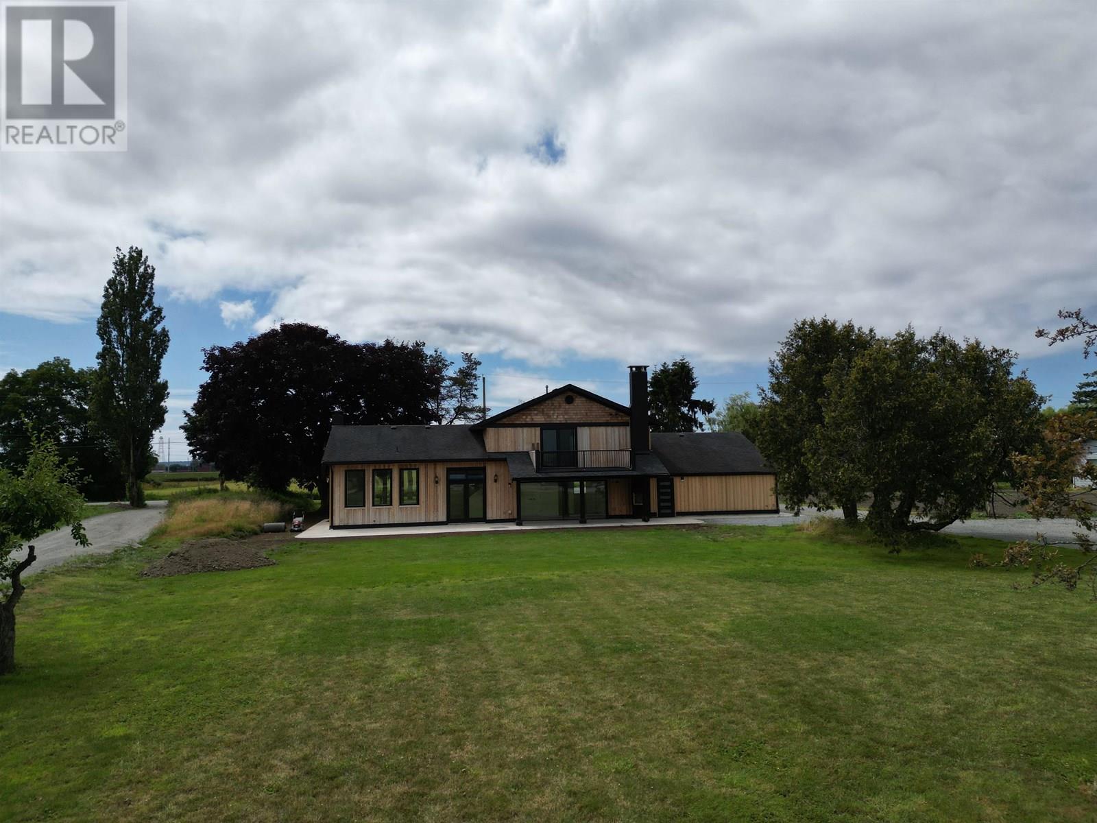 5465 34B AVENUE, Ladner