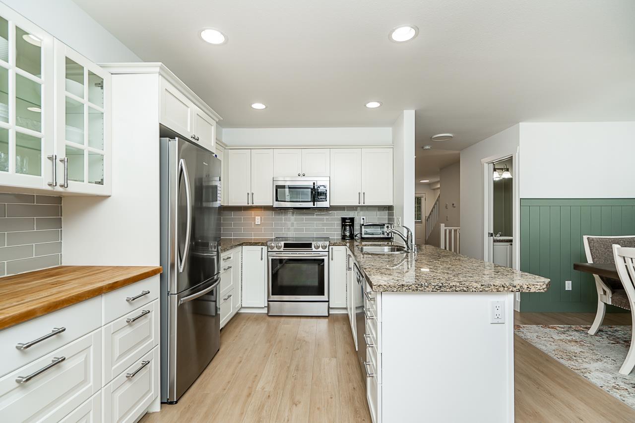Photo 13 of 34 6568 193 B Street, Surrey BC