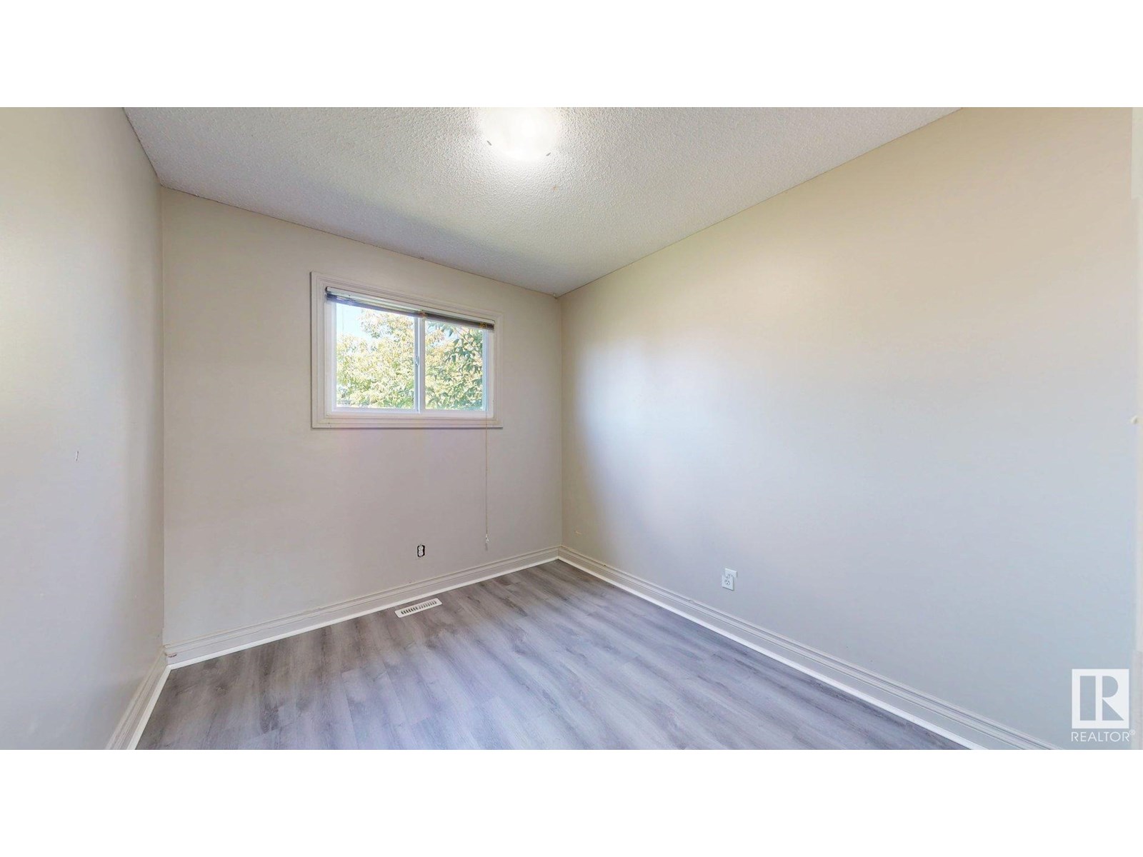 Photo 25 of 1508 62 St Nw, Edmonton AB
