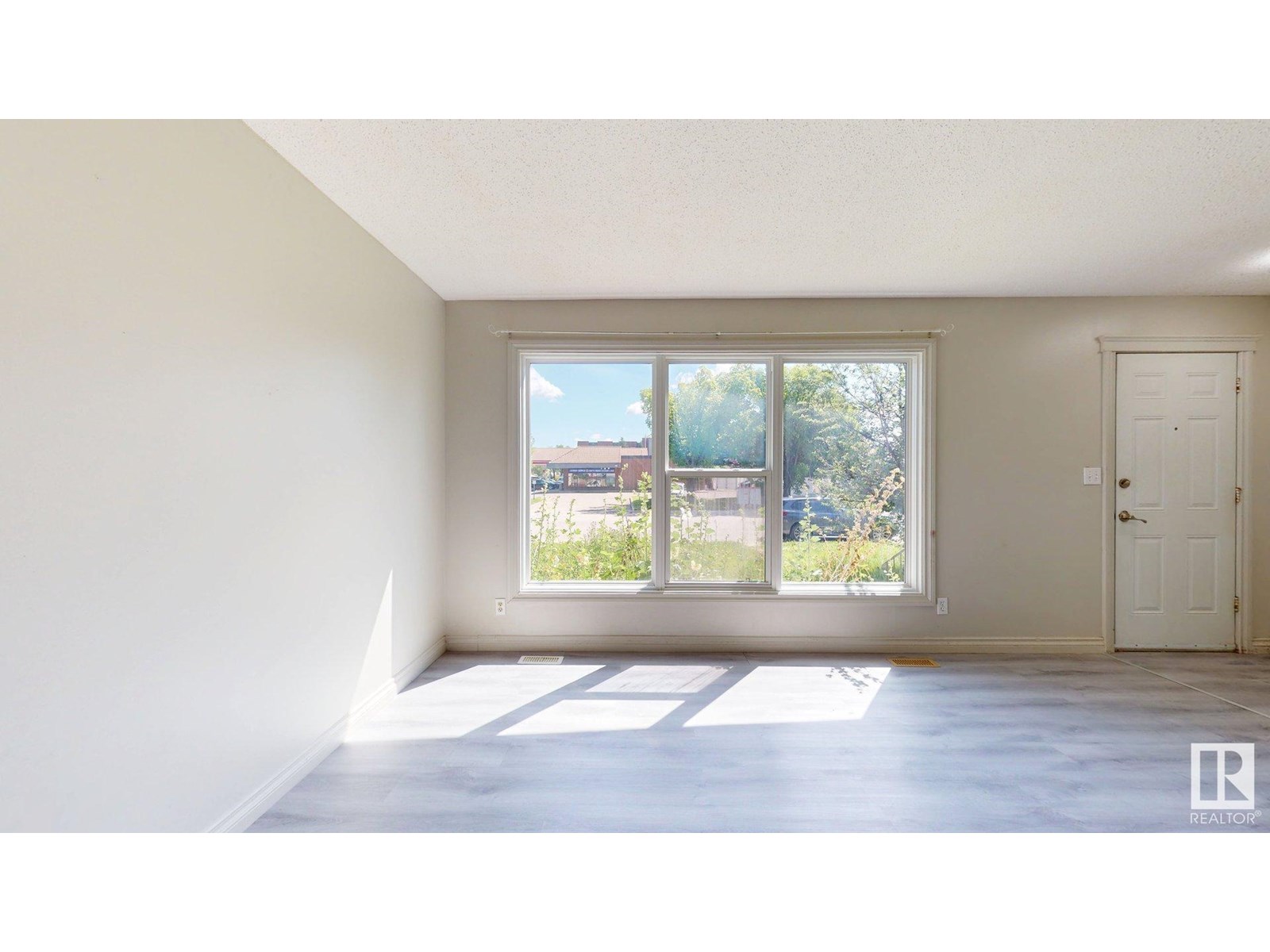 Photo 6 of 1508 62 St Nw, Edmonton AB