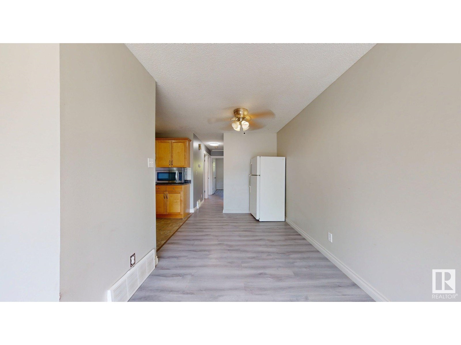 Photo 8 of 1508 62 St Nw, Edmonton AB