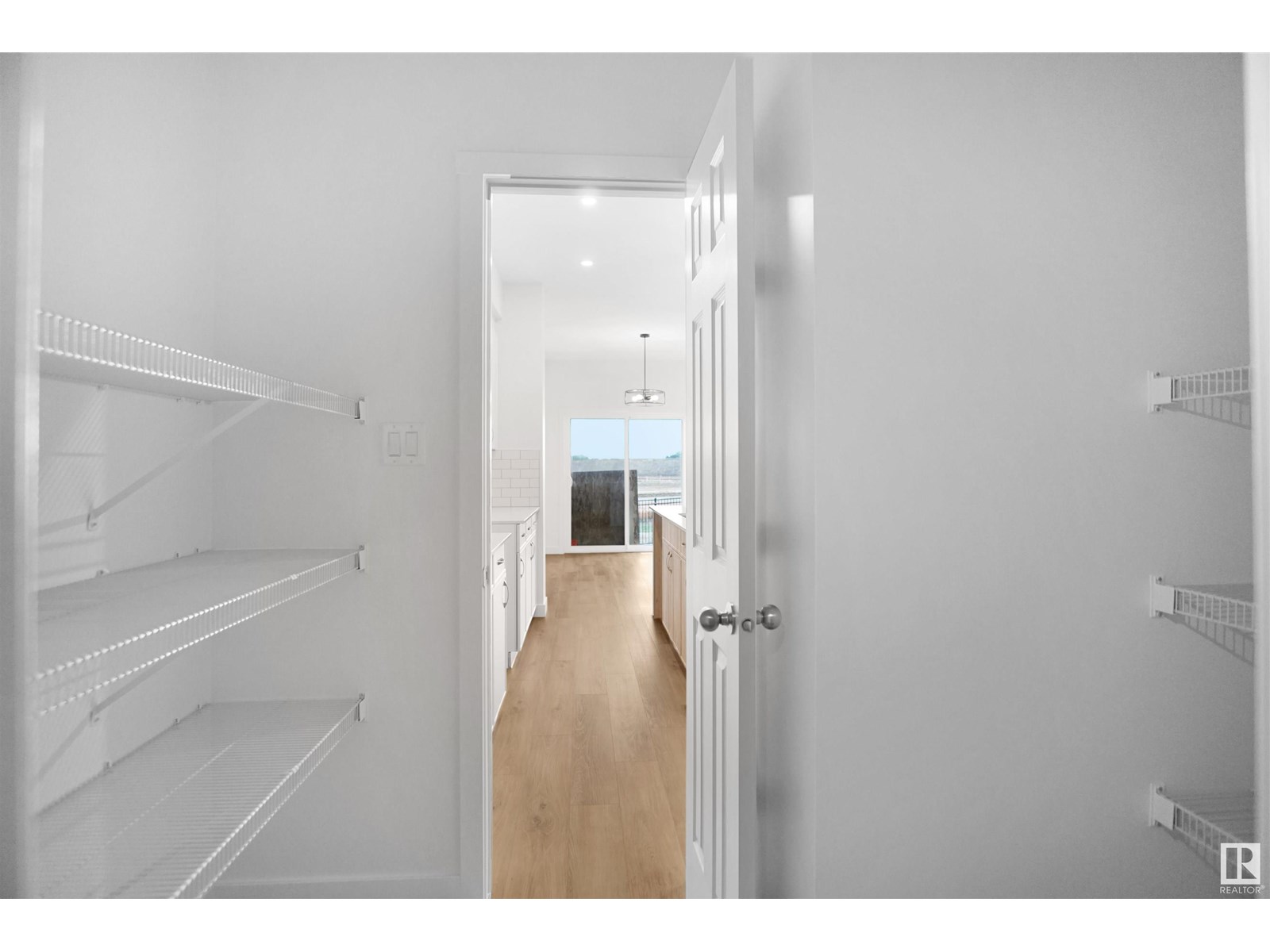 Photo 3 of 3412 122 St Sw, Edmonton AB
