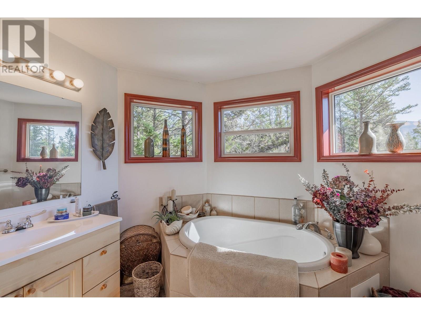6823 COLUMBIA RIDGE Drive, Fairmont Hot Springs