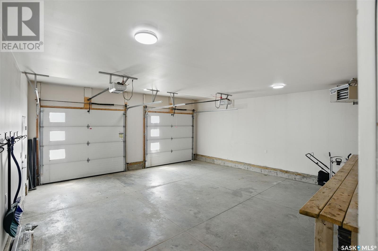 Photo 11 of 154 Fast Crescent, Saskatoon SK