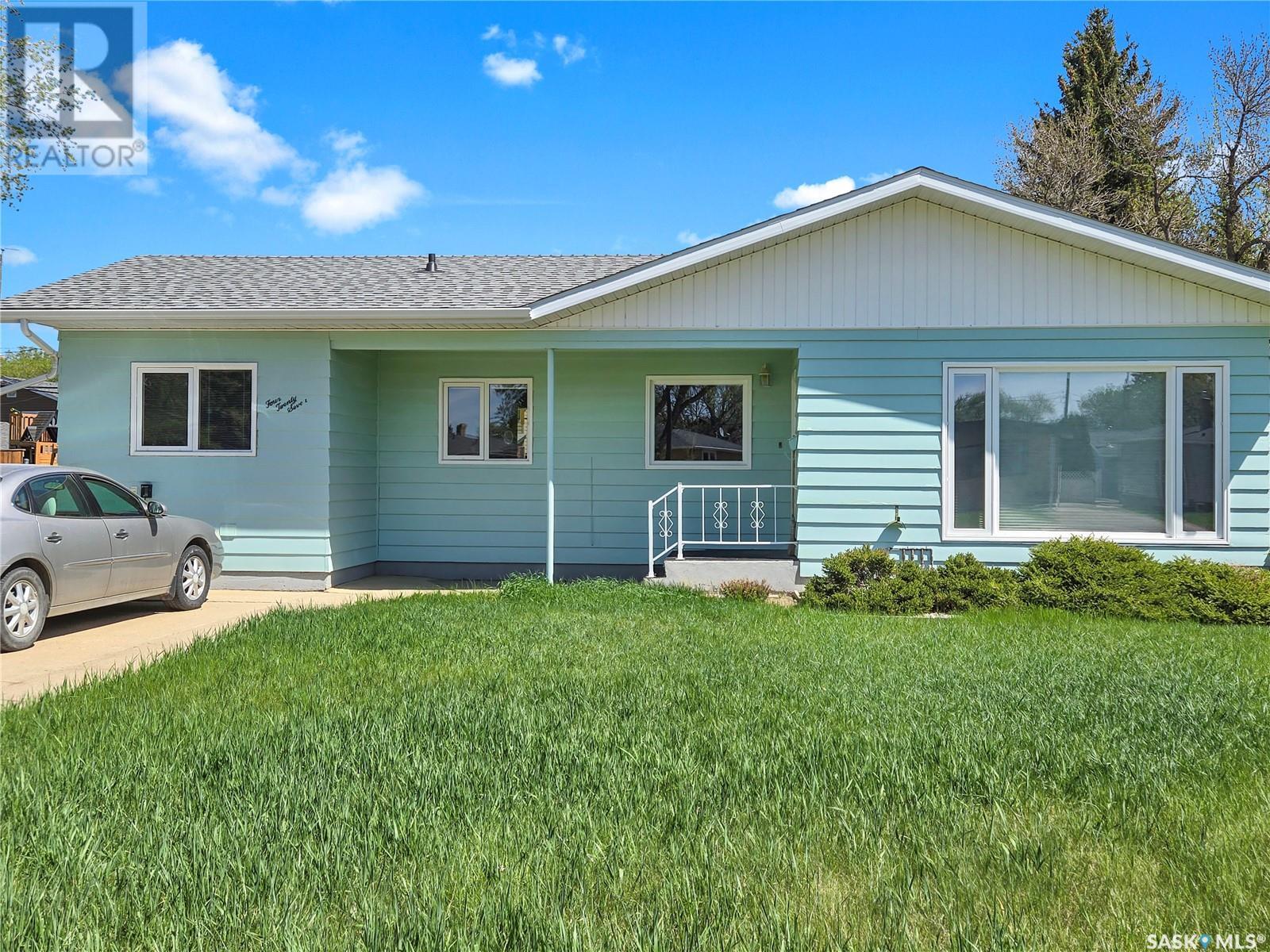 Single Family House for Sale in  th AVENUE NE Swift Current 