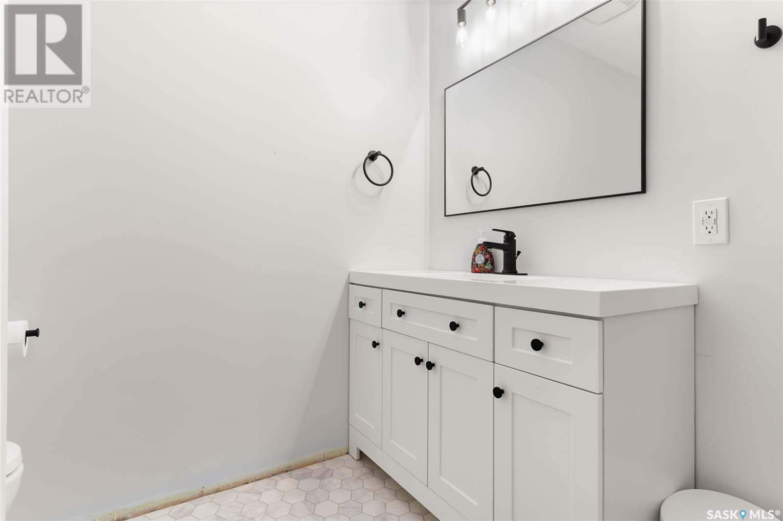 Single Family House 2 Level for Sale in  Habkirk DRIVE Regina 