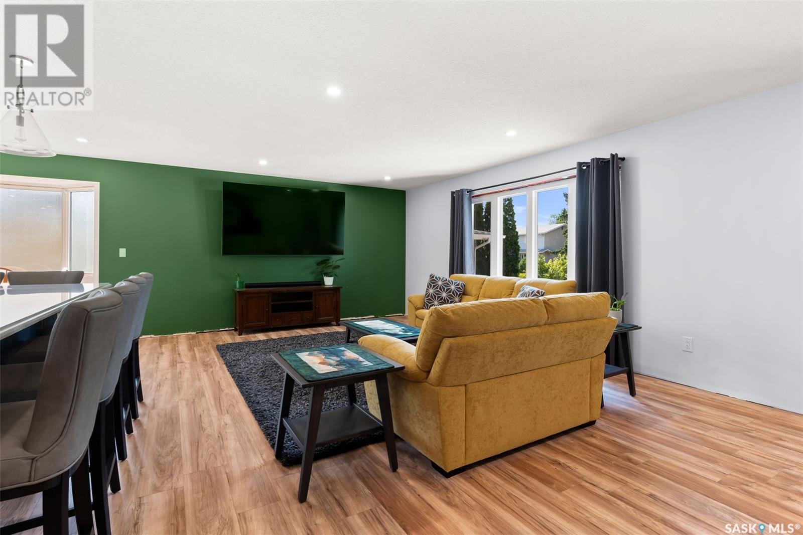 Single Family House 2 Level for Sale in  Habkirk DRIVE Regina 
