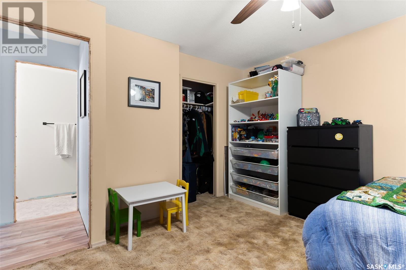 Single Family House 2 Level for Sale in  Habkirk DRIVE Regina 
