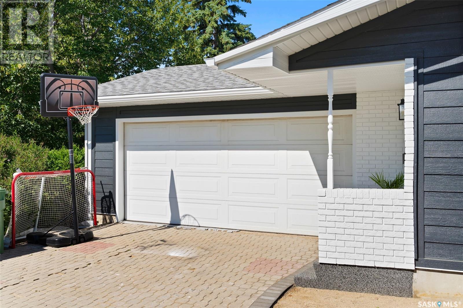 Single Family House 2 Level for Sale in  Habkirk DRIVE Regina 