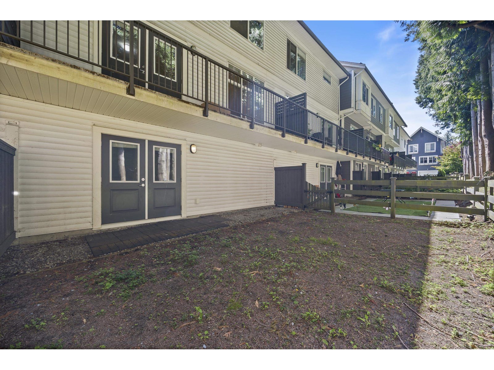 Photo 40 of 15 10433 158 Street, Surrey BC