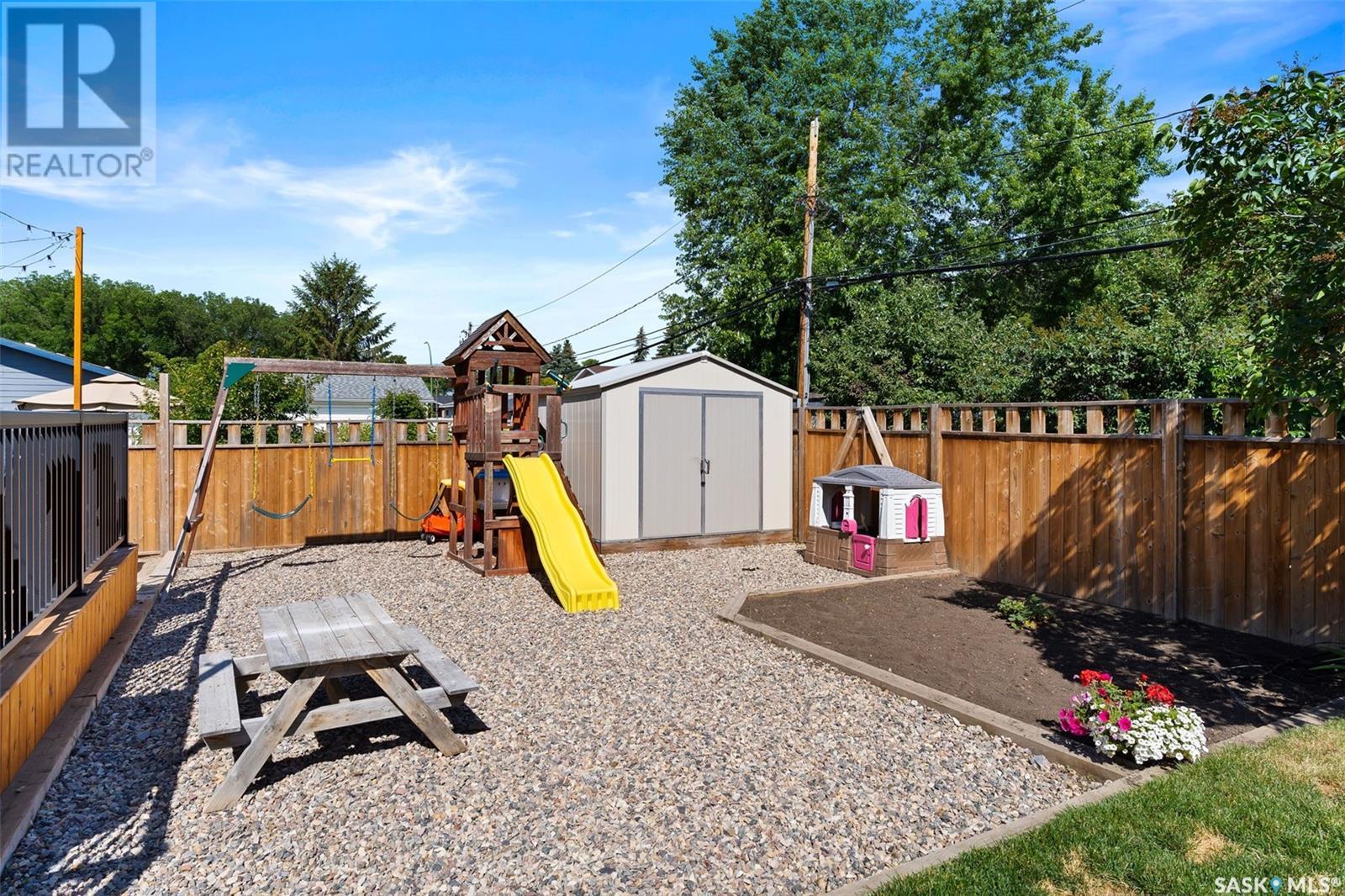 Single Family House 2 Level for Sale in  Habkirk DRIVE Regina 