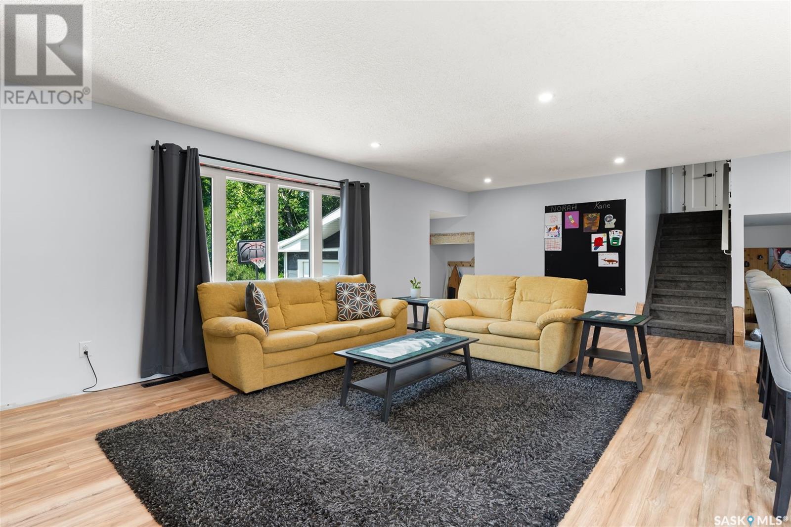 Single Family House 2 Level for Sale in  Habkirk DRIVE Regina 