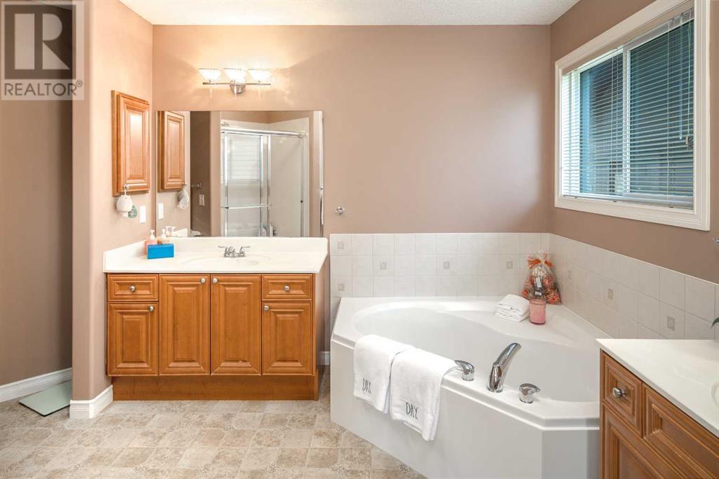 Single Family House for Sale in  Everhollow Way SW Evergreen Calgary 