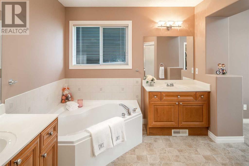 Single Family House for Sale in  Everhollow Way SW Evergreen Calgary 