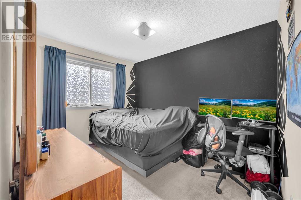 Single Family House for Sale in  Castleglen Court NE Castleridge Calgary 