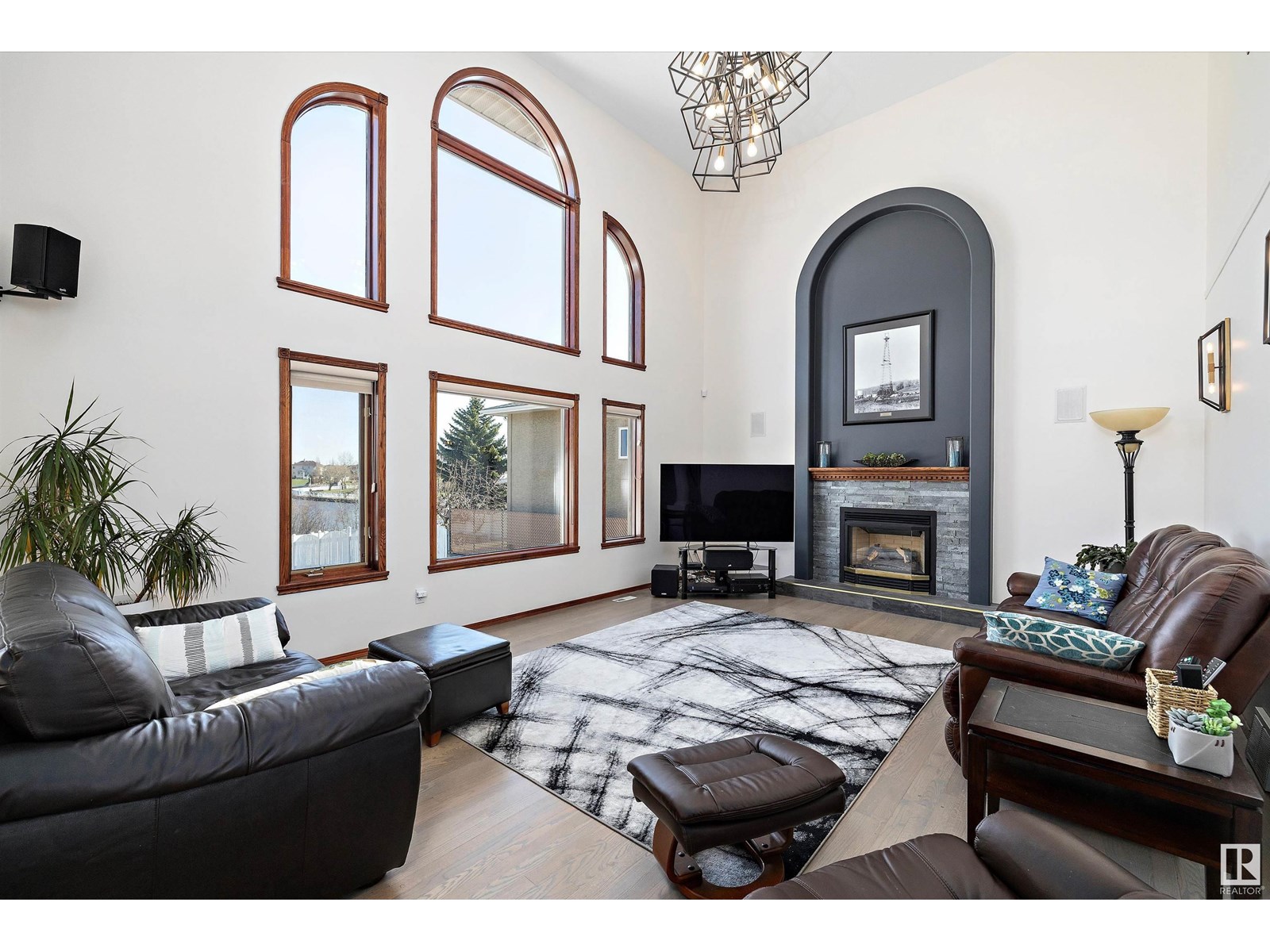 Photo 5 of 15903 132 St Nw, Edmonton AB