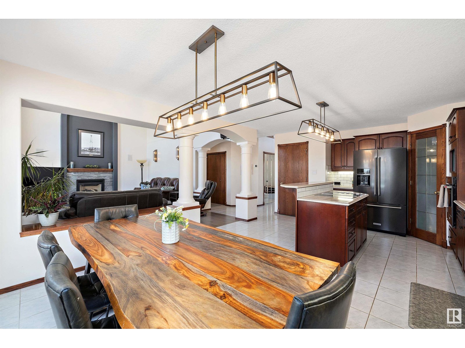 Photo 10 of 15903 132 St Nw, Edmonton AB