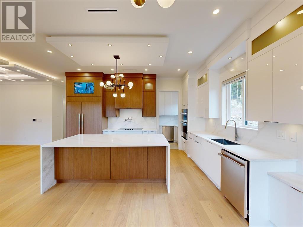 Photo 10 of 1411 Pipeline Place, Coquitlam BC
