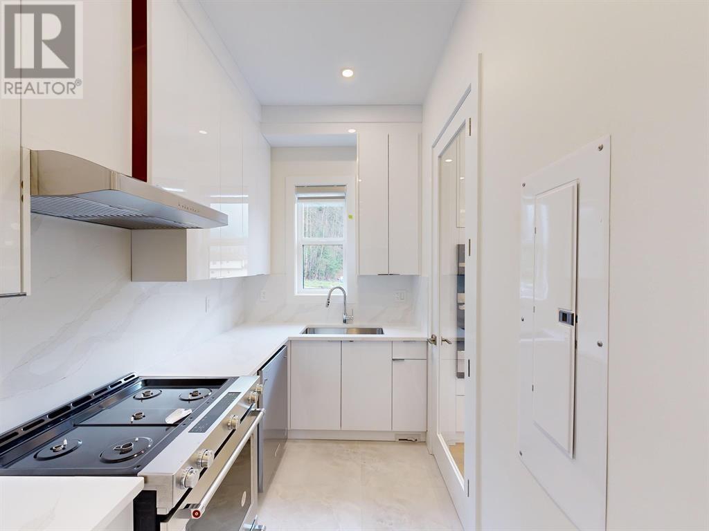 Photo 5 of 1411 Pipeline Place, Coquitlam BC
