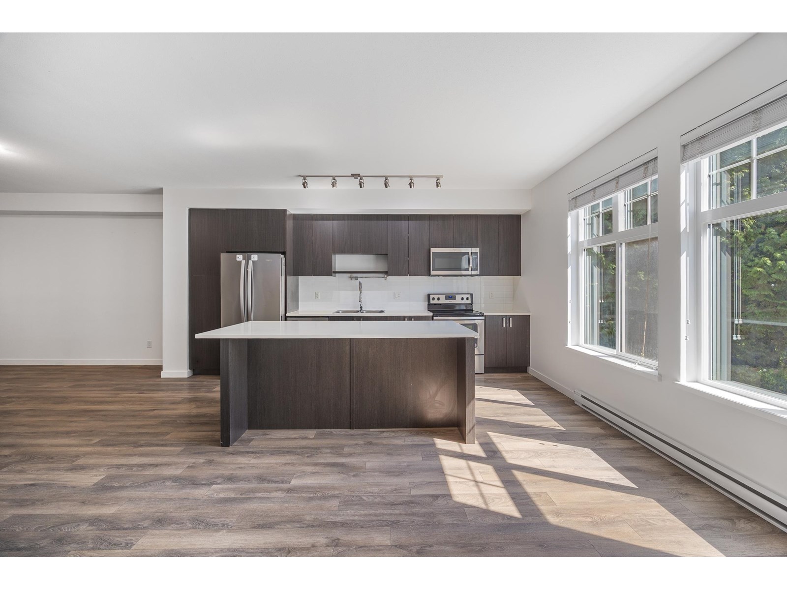 Photo 12 of 15 10433 158 Street, Surrey BC