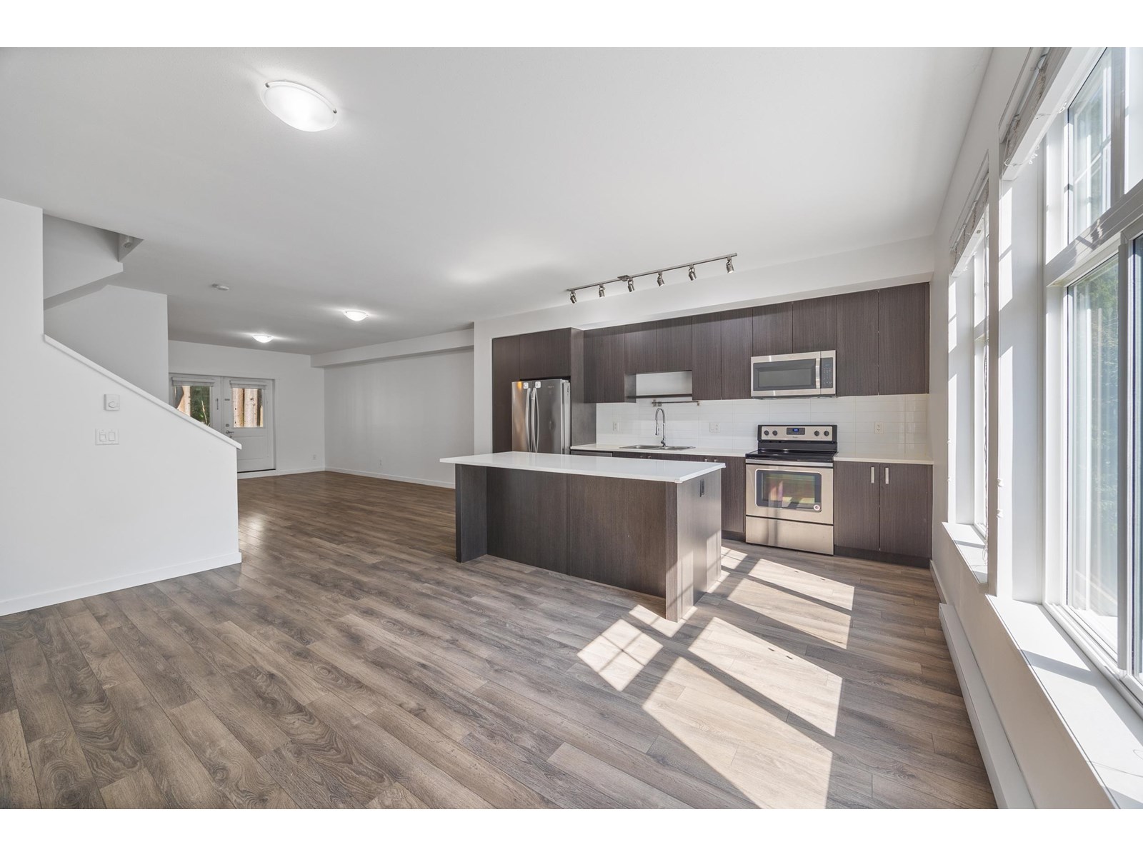 Photo 13 of 15 10433 158 Street, Surrey BC