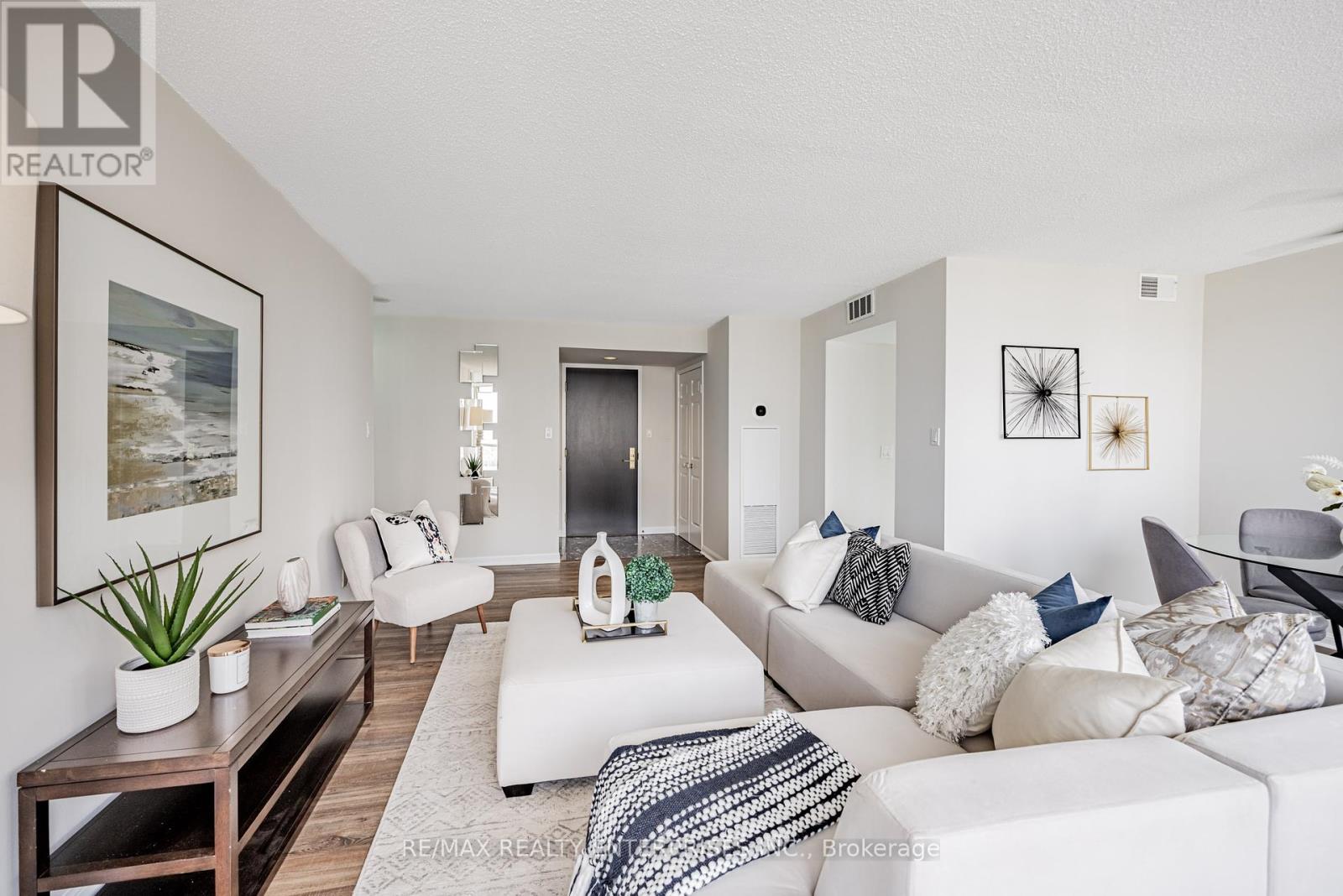 Photo 22 of 2213 55 Kingsbridge Garden Circle, Mississauga ON