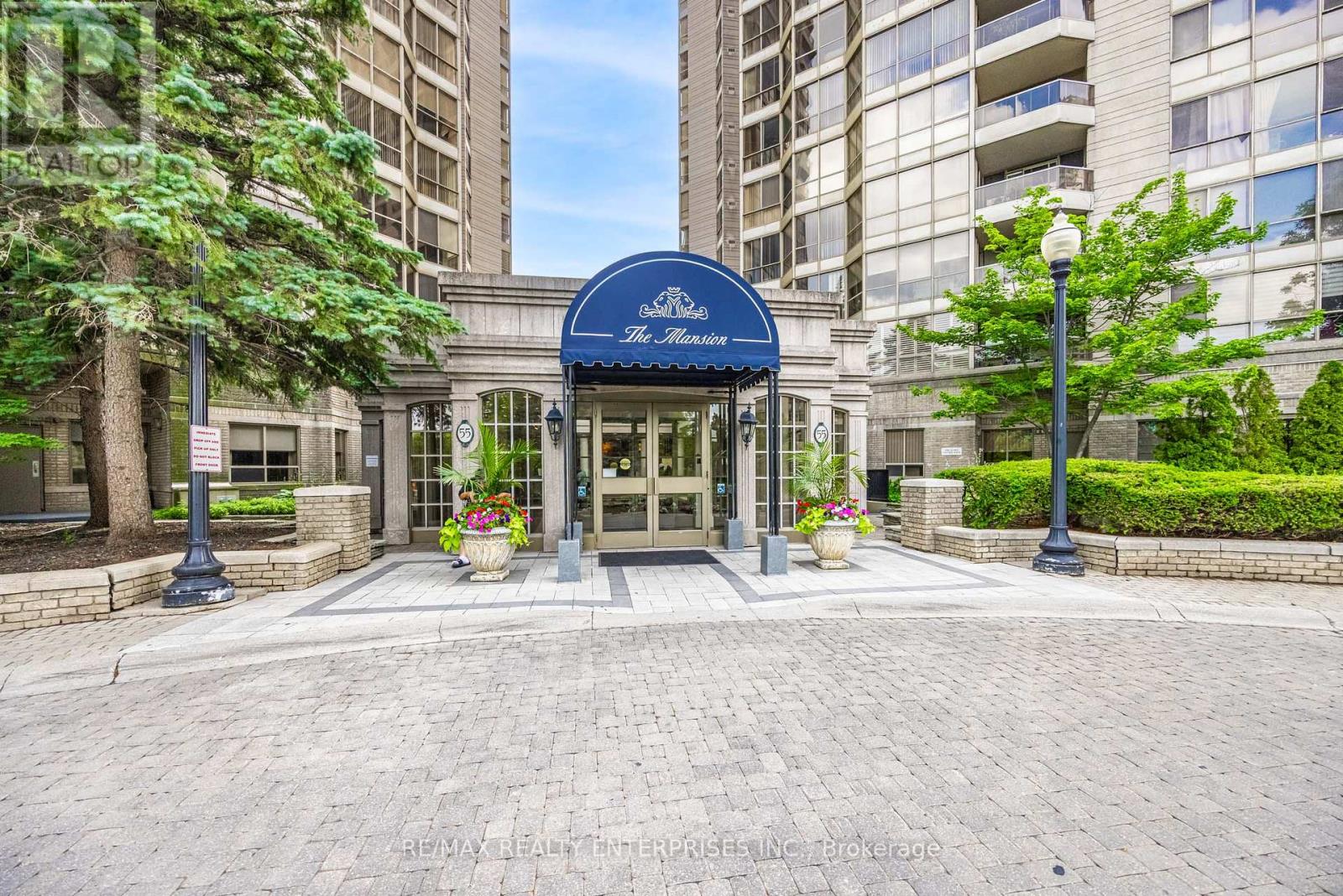 Photo 33 of 2213 55 Kingsbridge Garden Circle, Mississauga ON